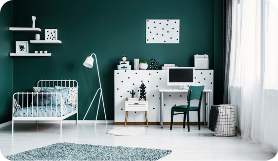 pokój dziecięcy z ciemnozieloną ścianą